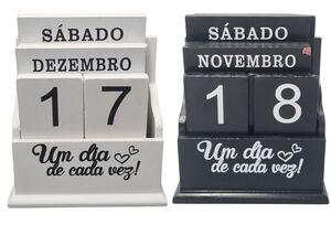 CALENDARIO DE MESA MDF 13,0 CM X 6,5 CM 15,4 CM